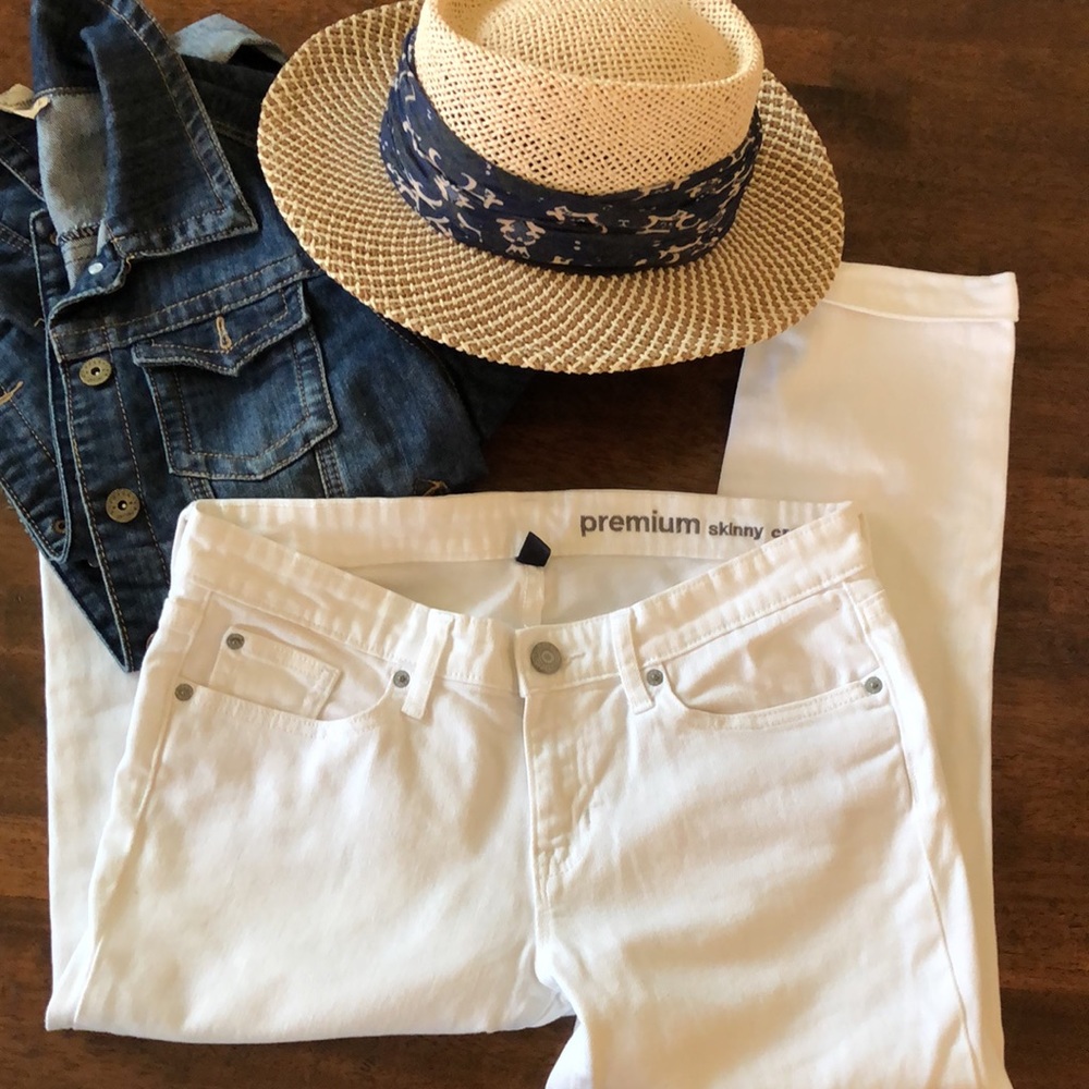 Gap white skinny jeans!!